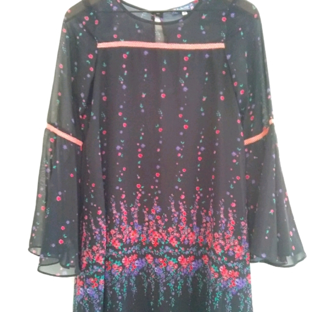 Bell sleeve floral print shirt with size 14